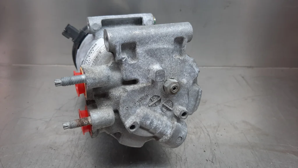 Compressor AC Volvo V40 II 1.6T Usado image 5