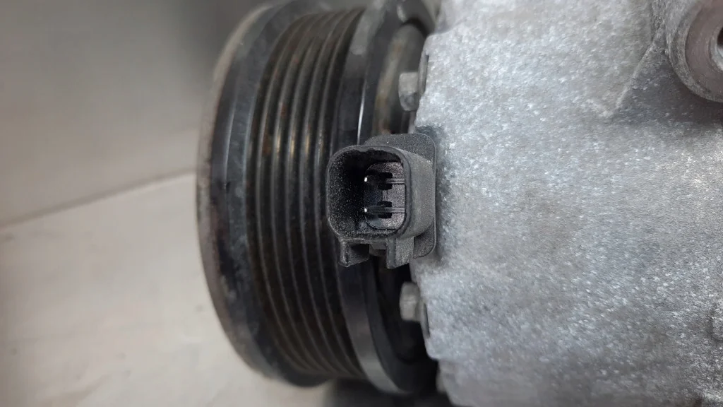 Compressor AC Volvo V40 II 1.6T Usado image 7