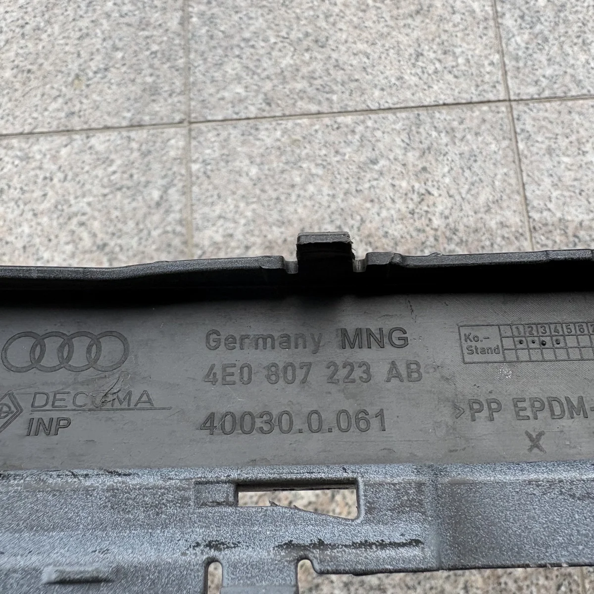 Audi A8 D3 Moldura Parachoques Delantero Izquierdo image 4