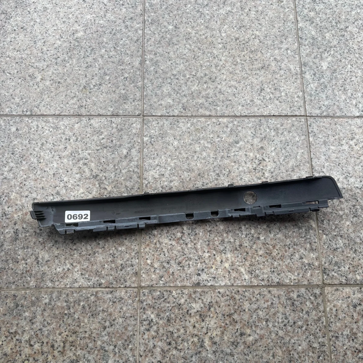Audi A8 D3 Moldura Parachoques Delantero Izquierdo image 5