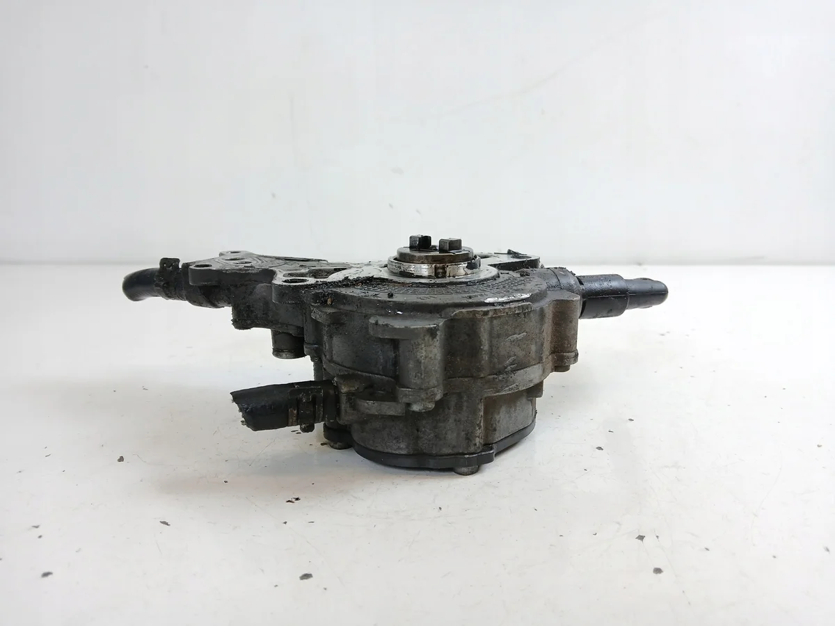 Vacuümpomp VW Passat B6 2.0 TDI 038145209K image 3