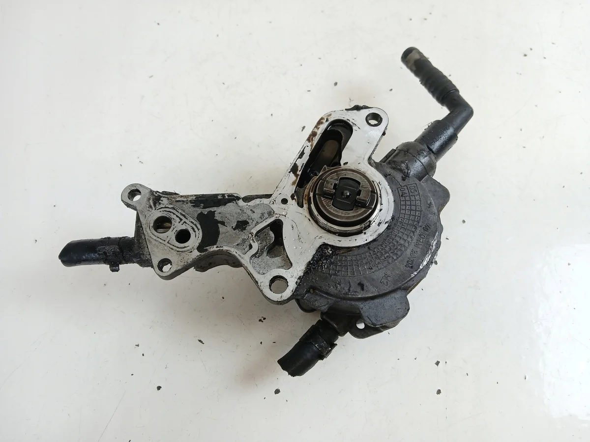 Vacuümpomp VW Passat B6 2.0 TDI 038145209K image 4