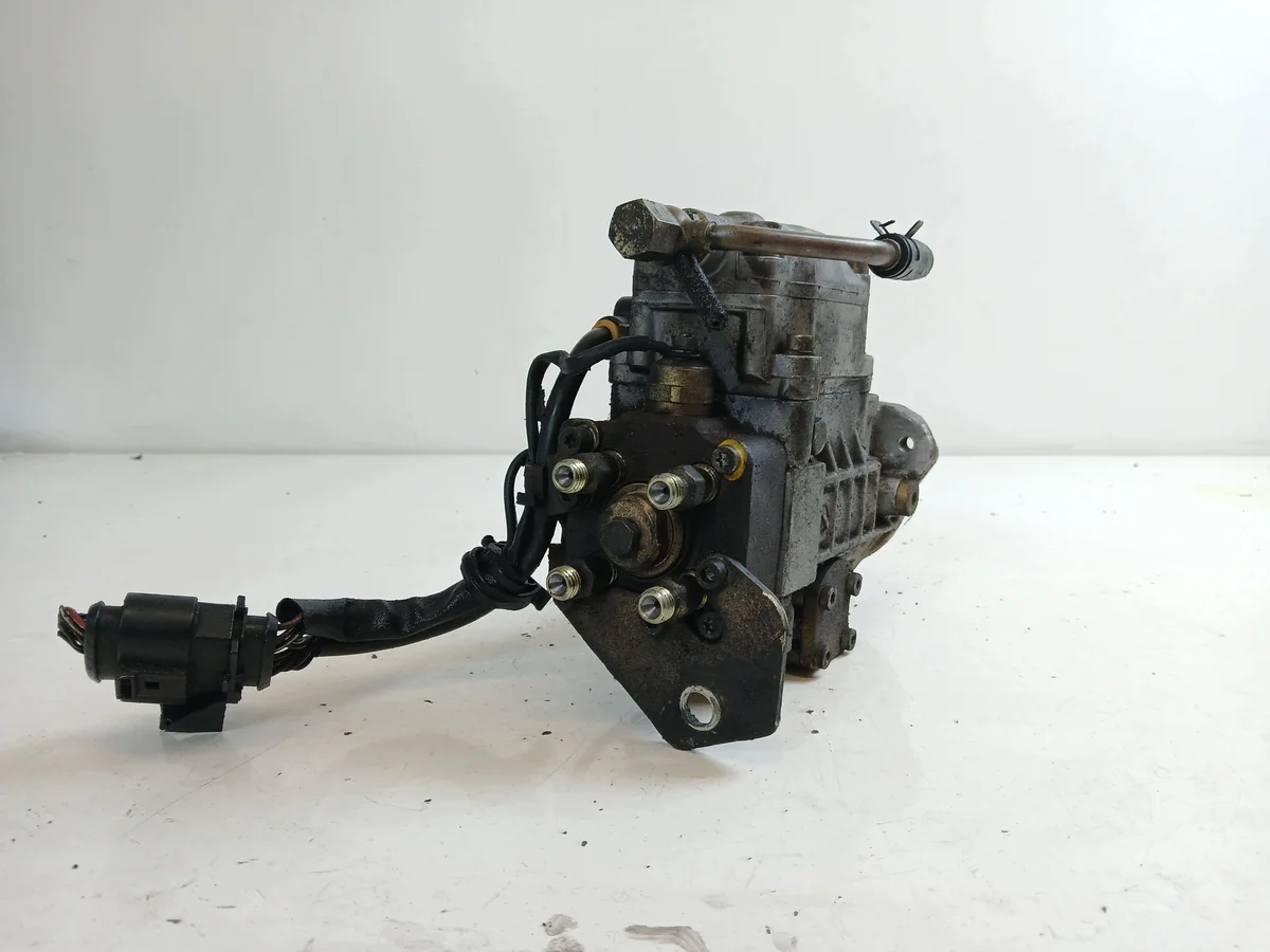 Bomba Inyectora VW Golf IV Bora 1.9 TDI image 3