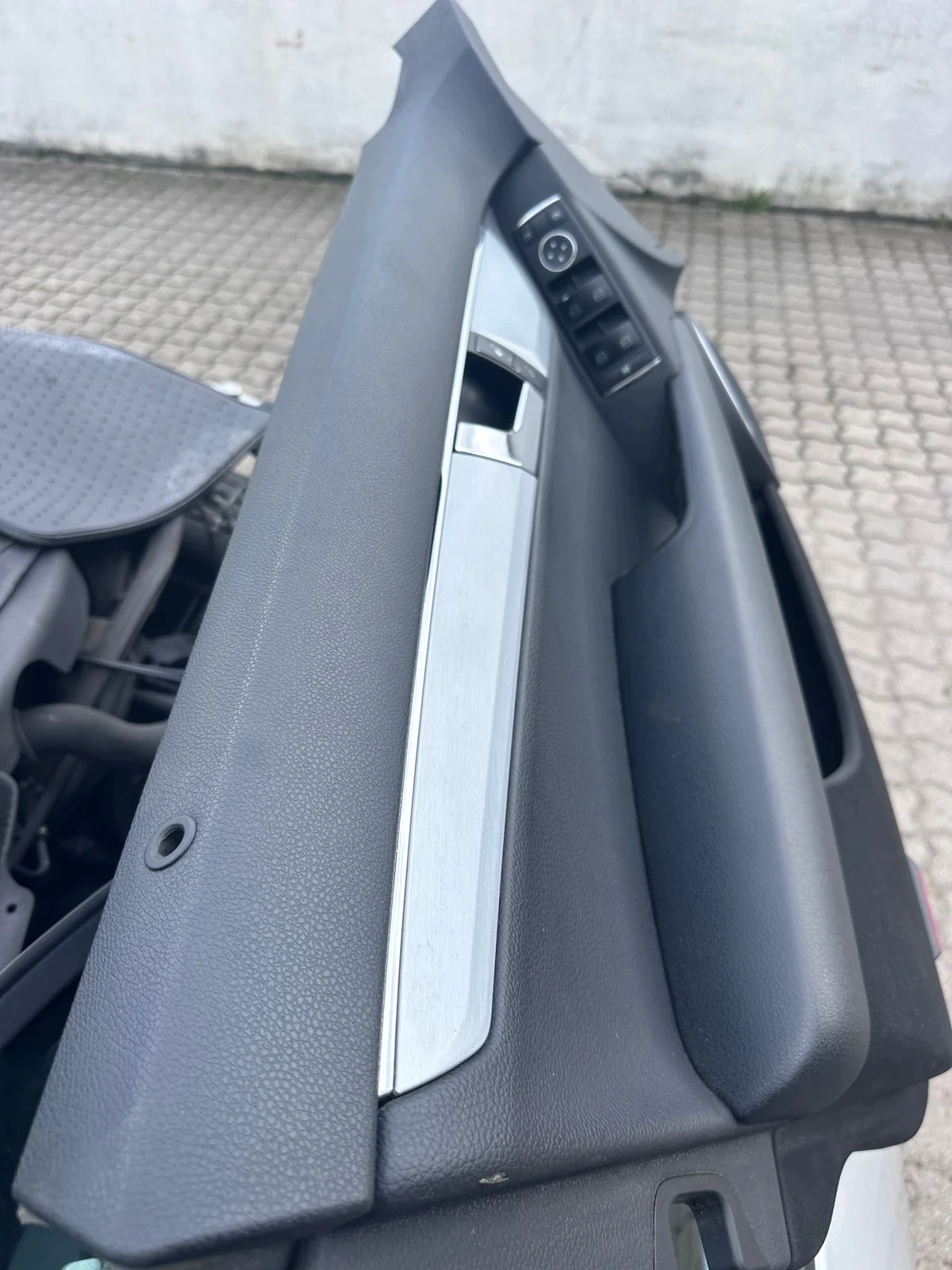 Mercedes C-Klasse W204 Türverkleidung vorne links image 3