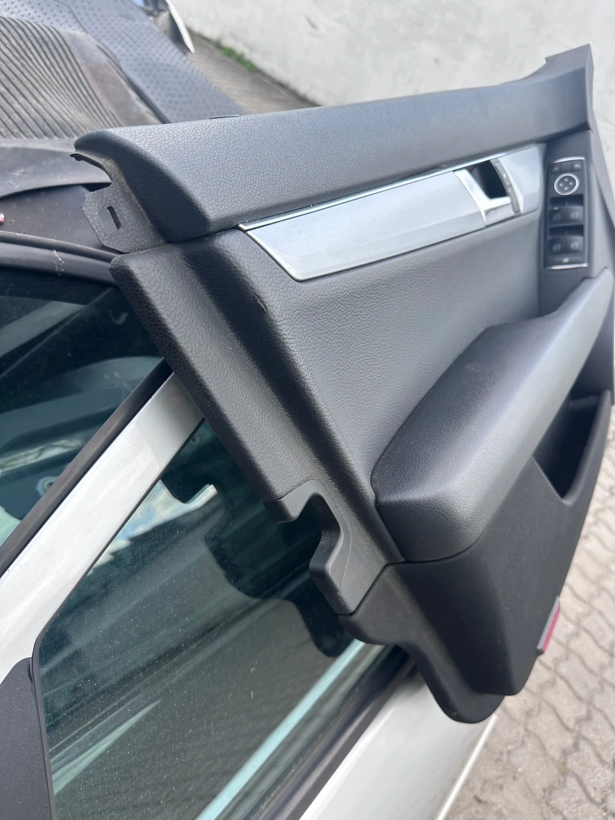 Mercedes C-Klasse W204 Türverkleidung vorne links image 4