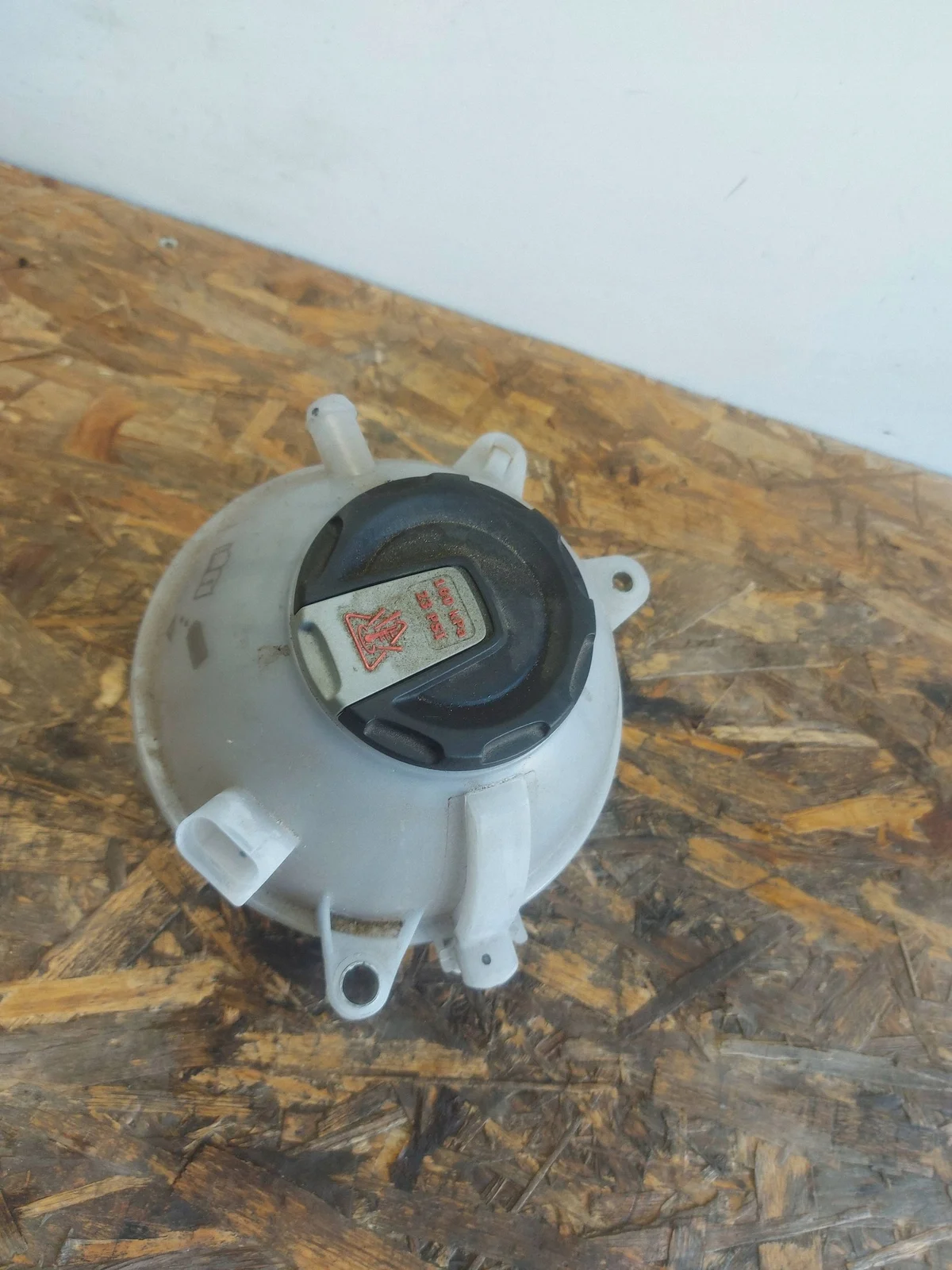 Audi 80A121405AQ Ausgleichsbehälter gebraucht