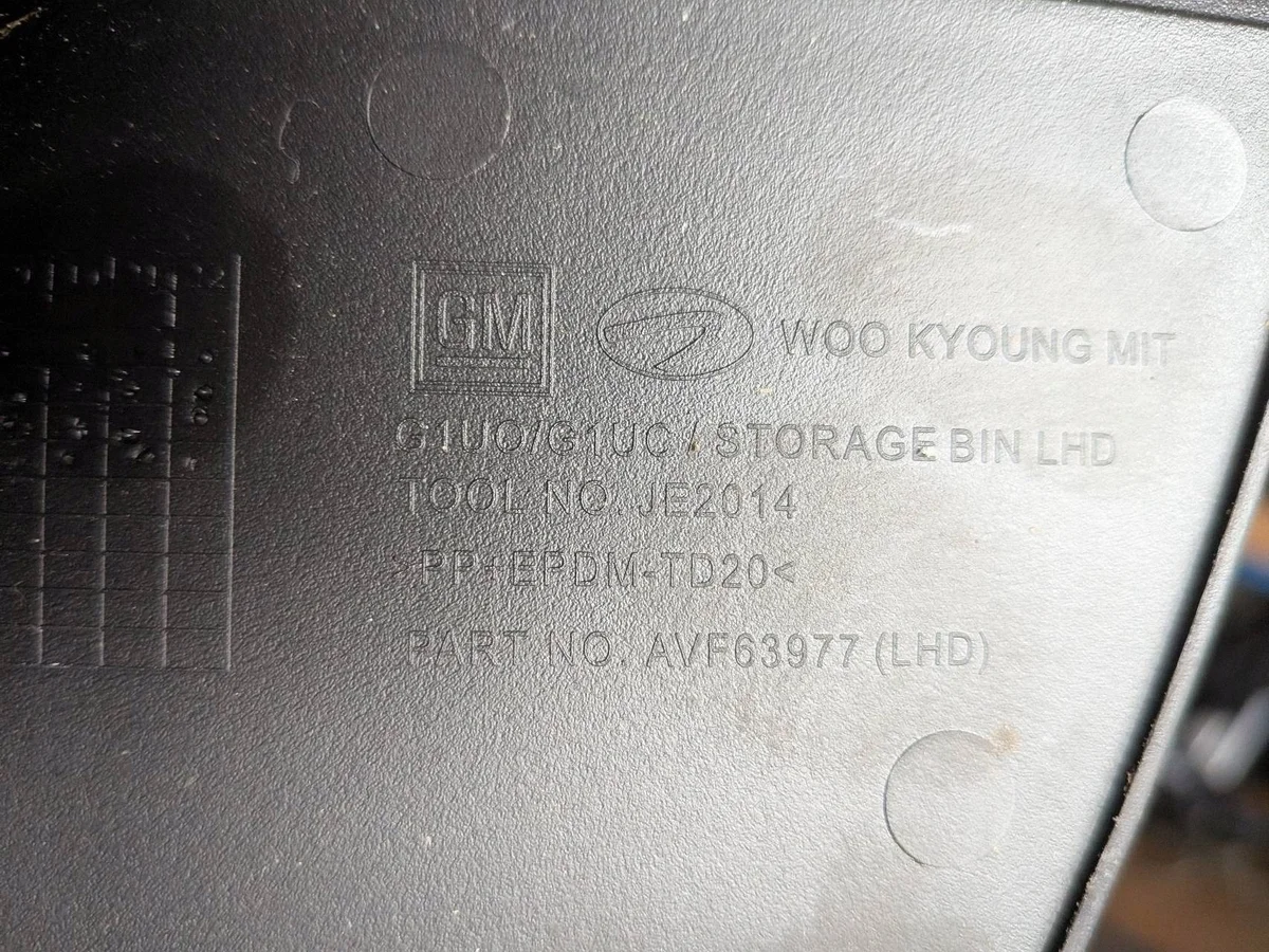 Opel Mokka X Interior Part AVF63977 image 3