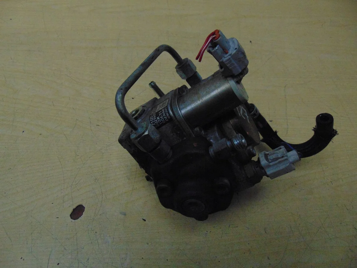 TOYOTA 2.0 D4D Injectiepomp 22100-0R040 image 3