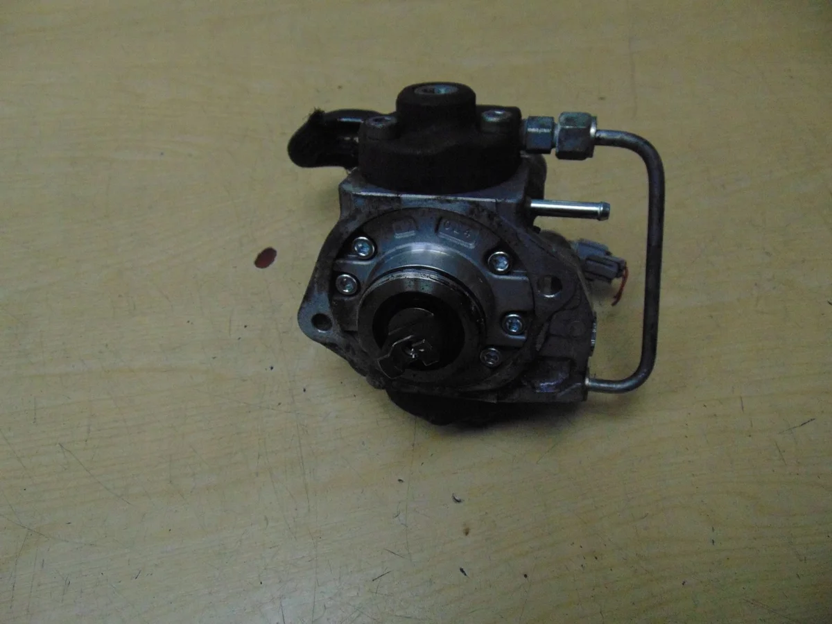 TOYOTA 2.0 D4D Injectiepomp 22100-0R040 image 7