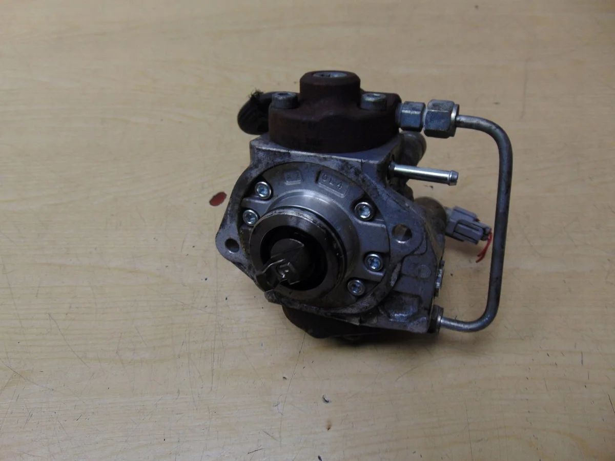 TOYOTA 2.0 D4D Injectiepomp 22100-0R040 image 8