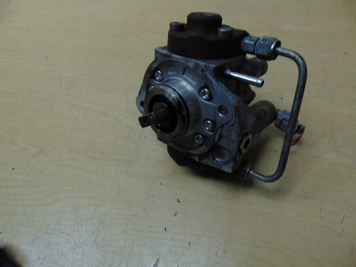 TOYOTA 2.0 D4D Injectiepomp 22100-0R040 image 9