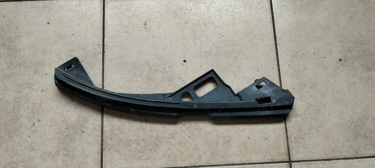 Volvo V50 S40 Soporte Parachoques Derecho 30744957