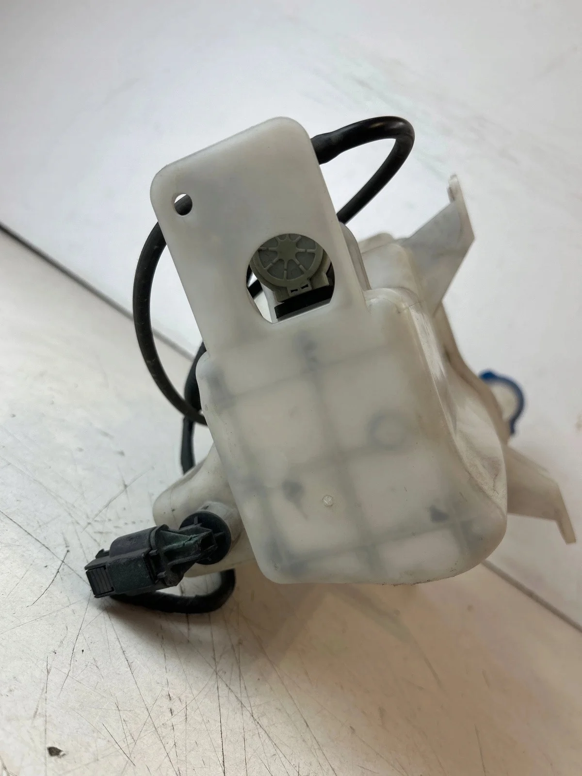 Wischwasserbehälter Pumpe Sensor Kia Carens IV image 9