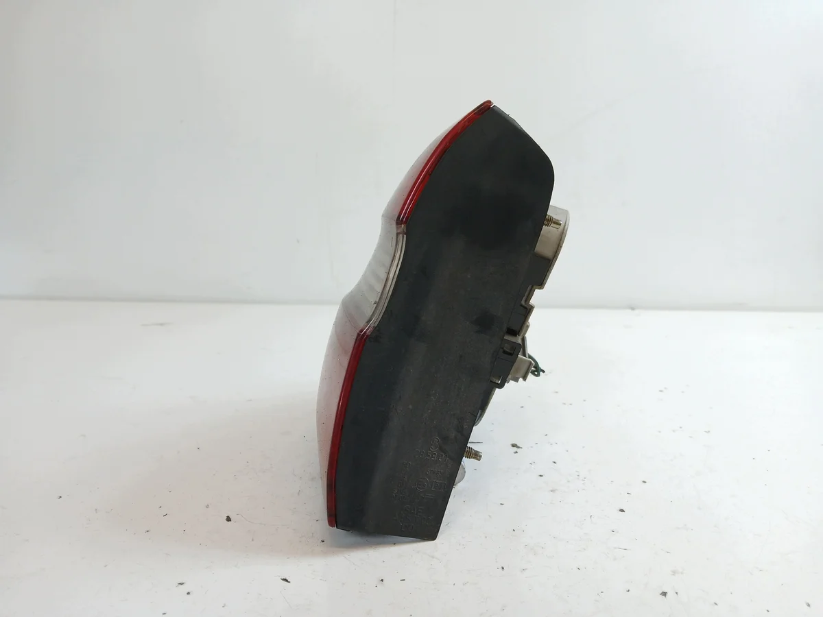 Volvo V40 I Rückleuchte Links Gebraucht image 3