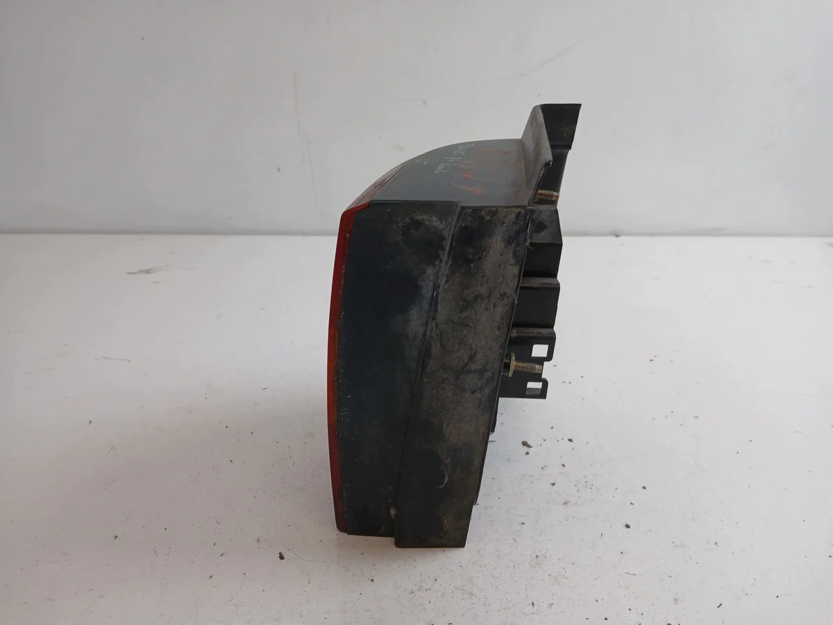 VW Passat B4 Kombi Lamp Links Achter image 3