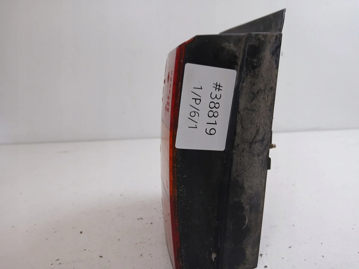 VW Passat B4 Kombi Lamp Links Achter image 6