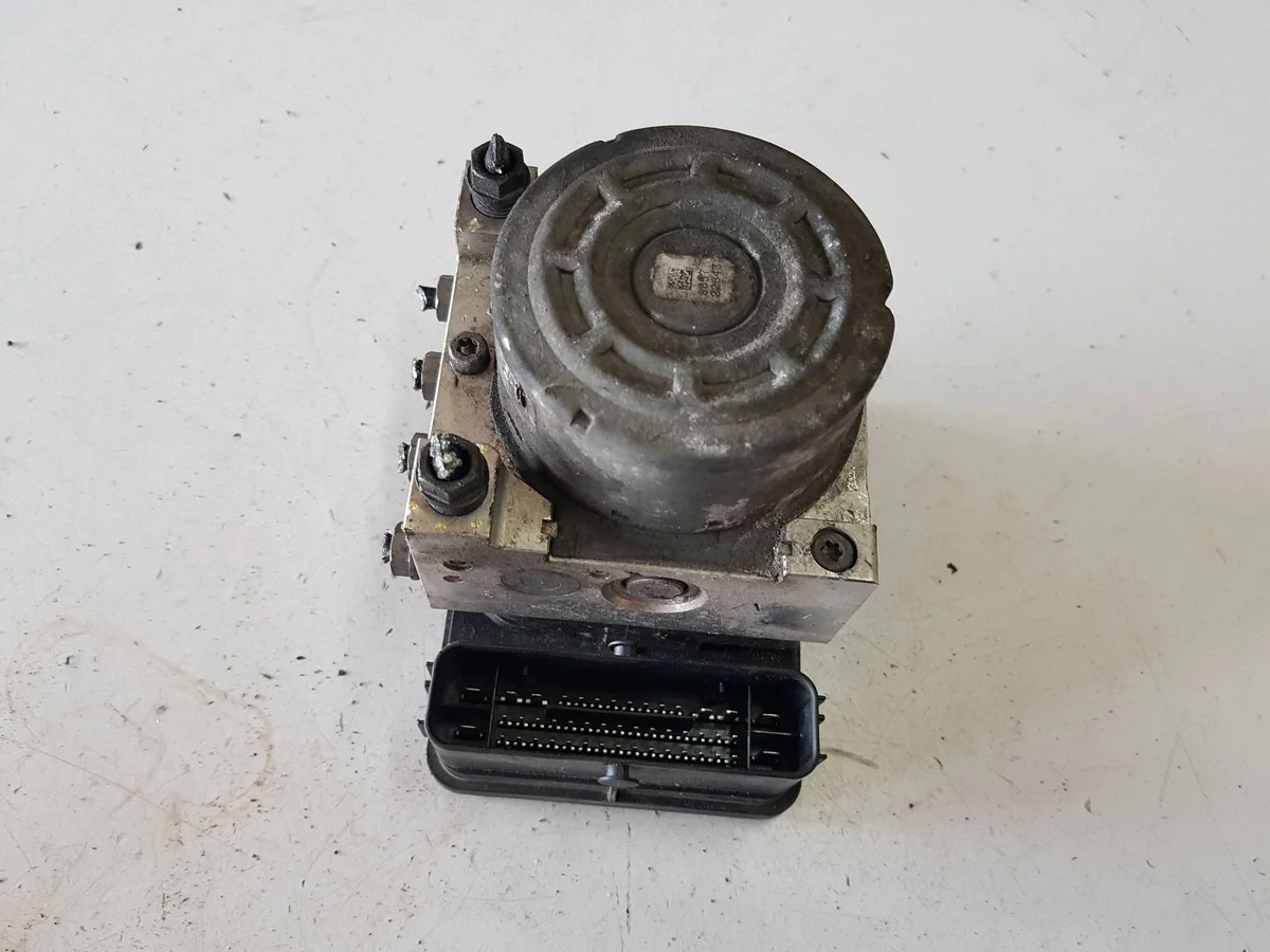 ABS rempomp Audi A3 8V 5Q0907379L image 3