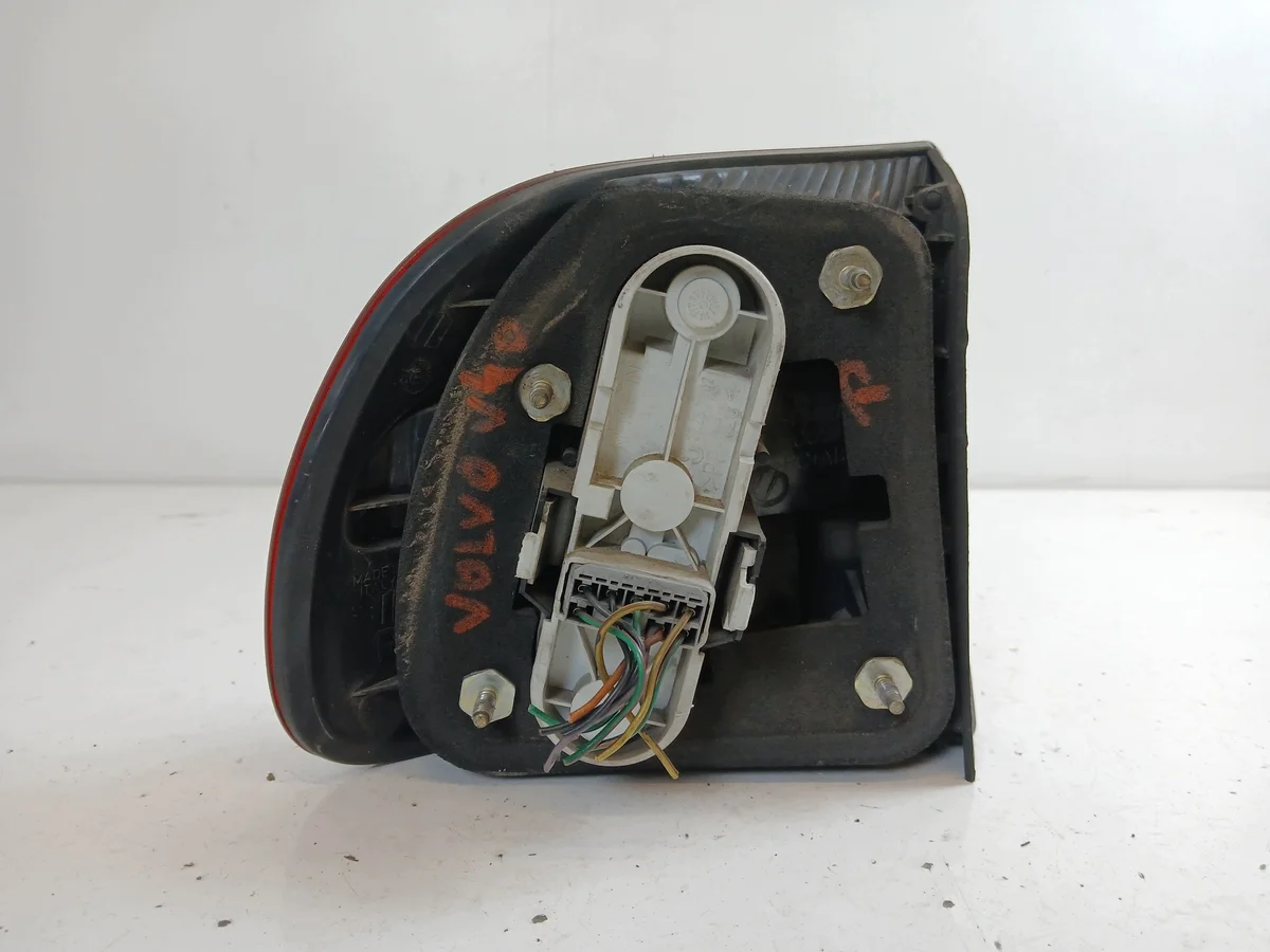 Volvo V40 I Right Rear Tail Light Used image 3
