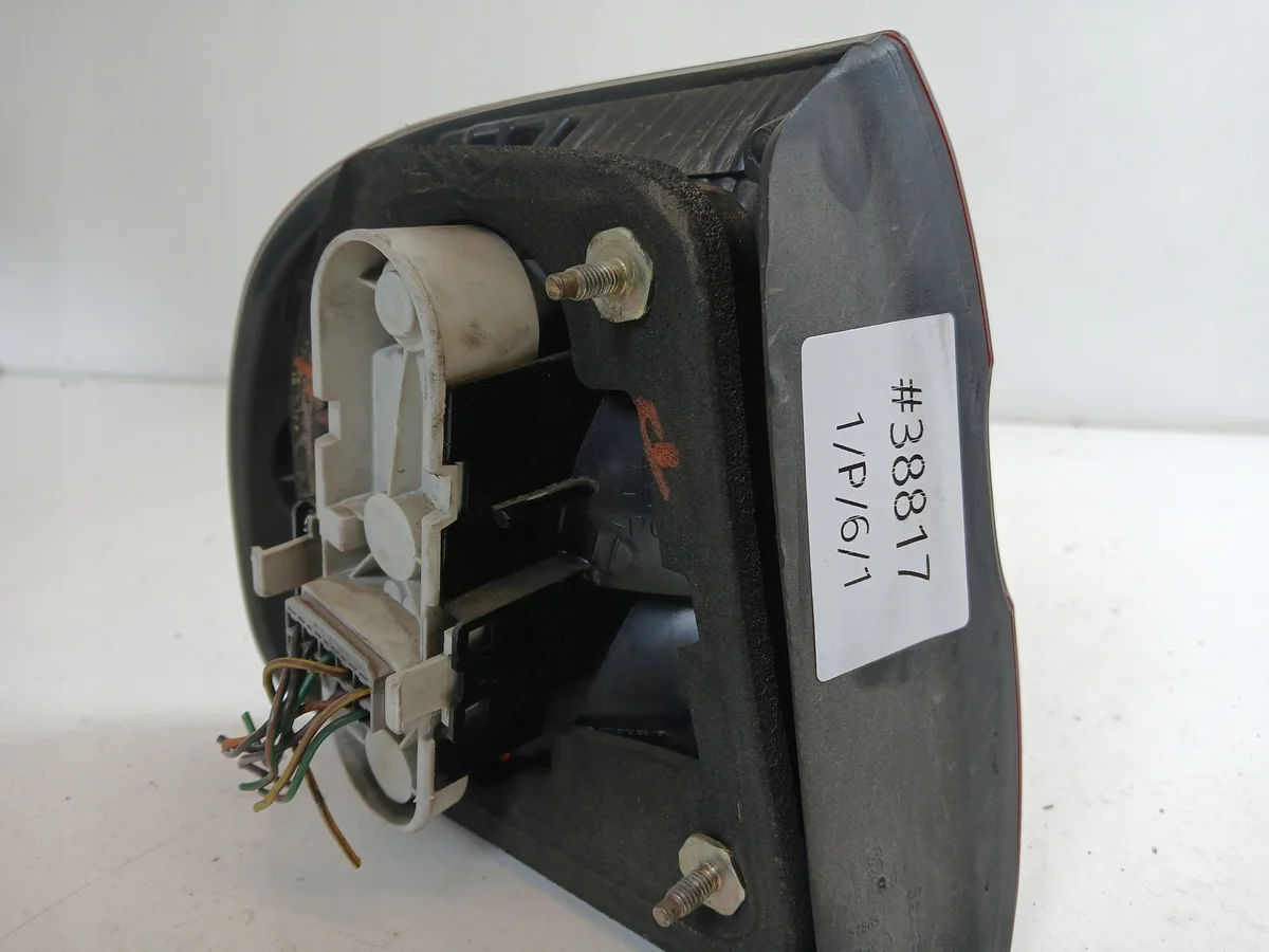 Volvo V40 I Right Rear Tail Light Used image 6