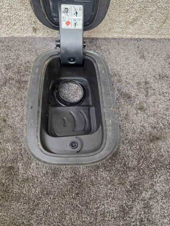 Ford Kuga II, trappe réservoir carburant image 6