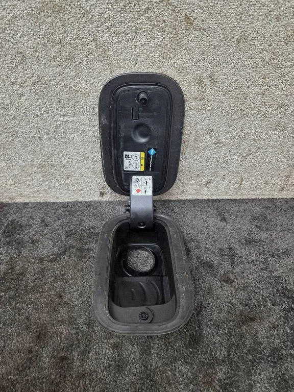 Ford Kuga II, trappe réservoir carburant image 7