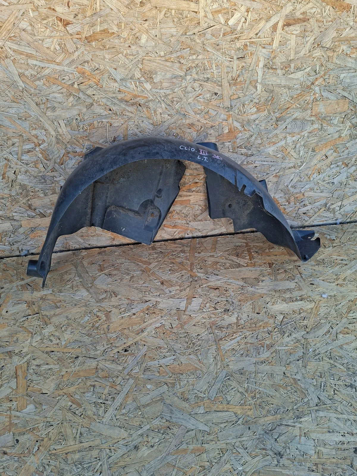 Passage de roue arrière gauche RENAULT CLIO III