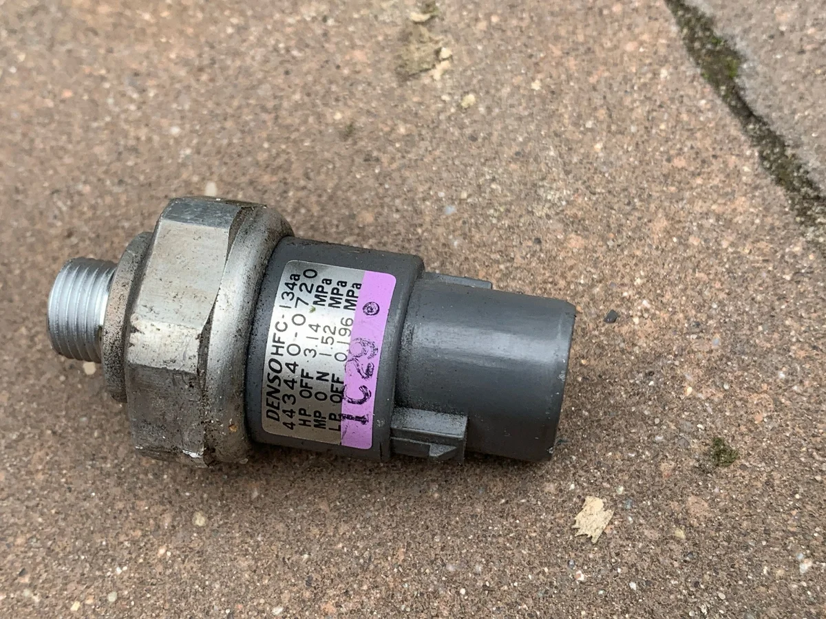 Druksensor airco Subaru XV II 4434400720 image 3