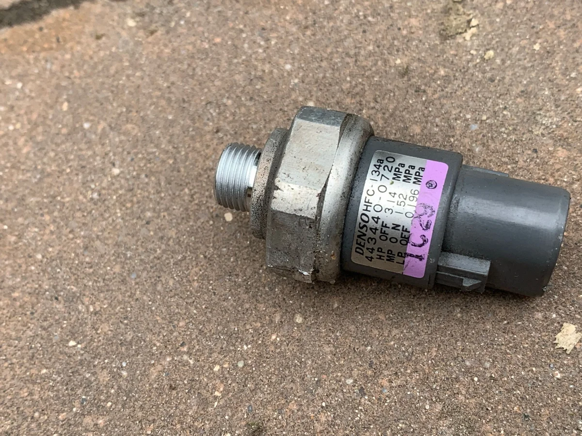 Druksensor airco Subaru XV II 4434400720 image 4