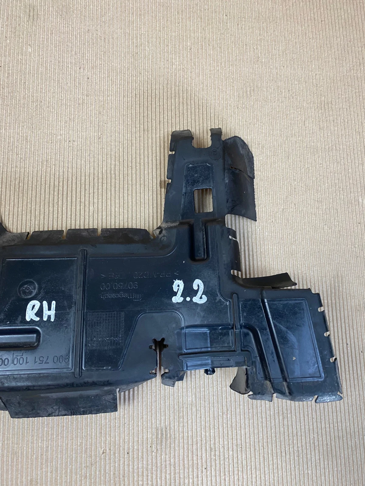 Peugeot 3008 II 2018 Cache radiateur image 5