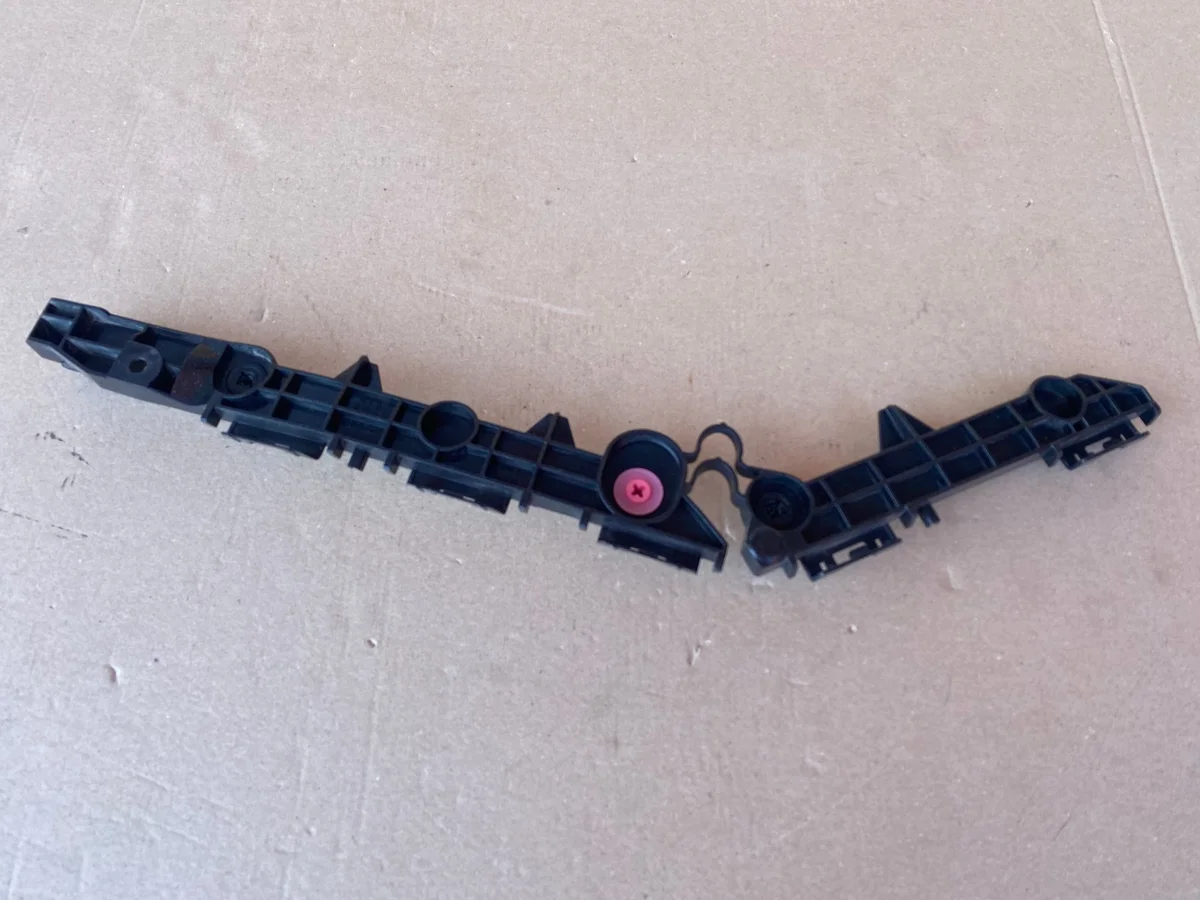 Halterung Stoßfänger Rechts Hinten Toyota RAV4 V image 3