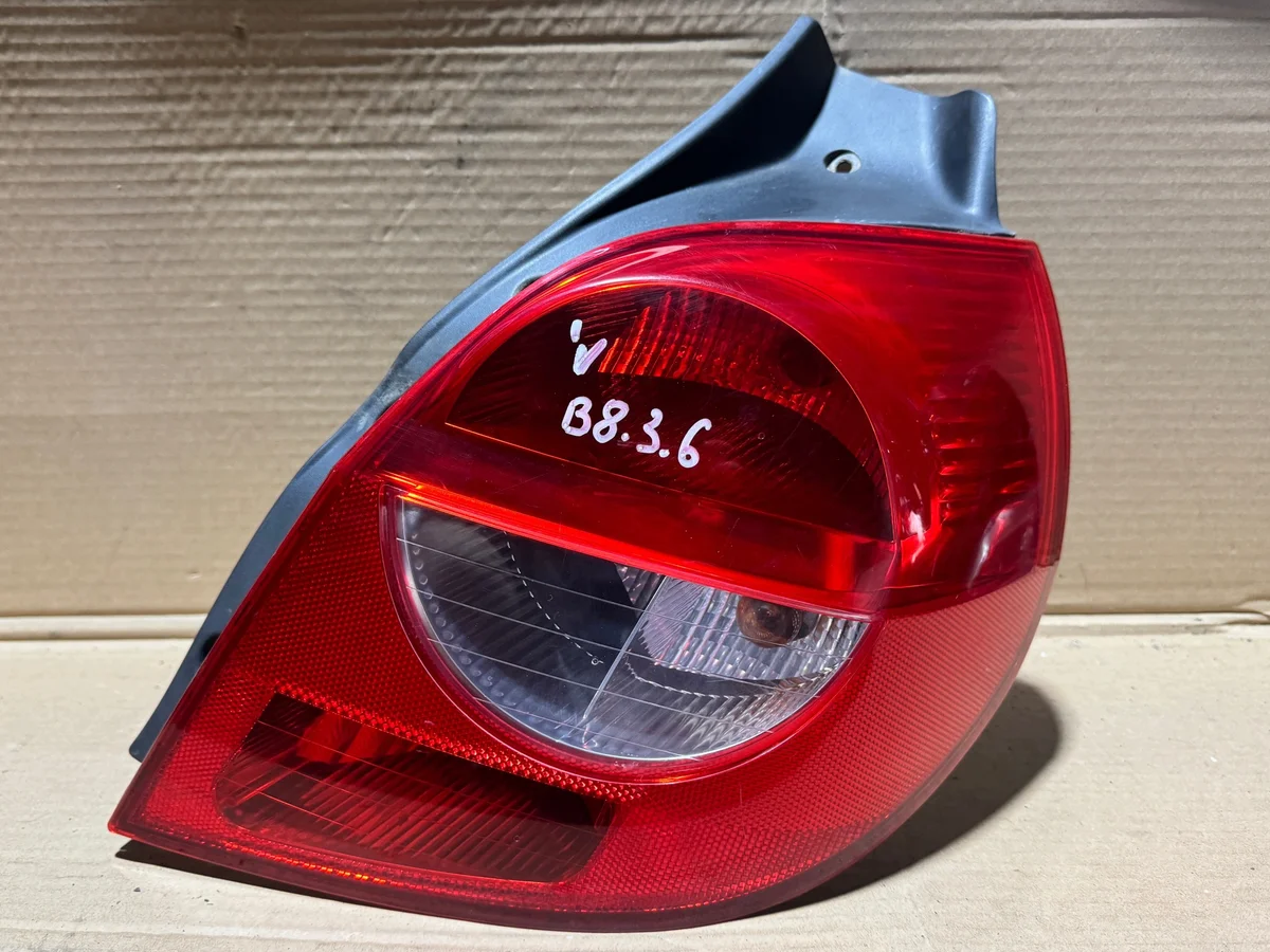 Lanterna Traseira Direita Renault Clio III Usada