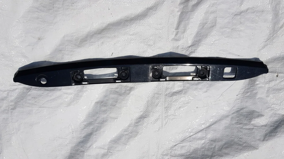 Lexus IS III 13-16 Moldura Tampa Porta-Malas