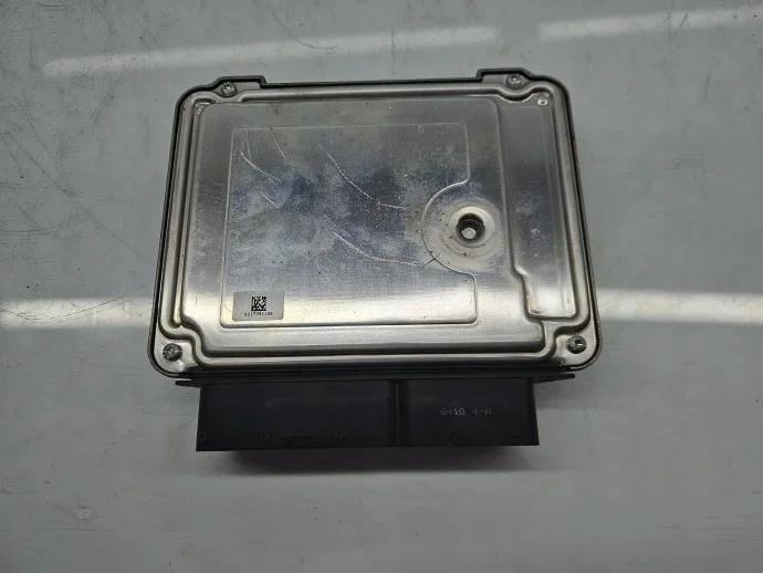 Engine Control Unit ECU VW Touran 03L906018DQ image 3