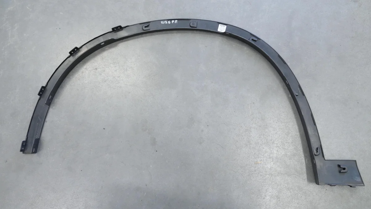 BMW X1 F48 Kotflügelverkleidung rechts vorne image 6