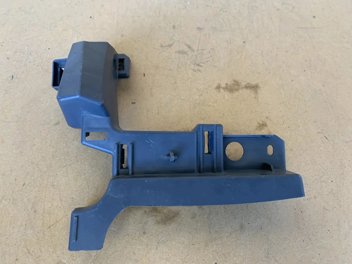 Supporto paraurti anteriore Renault Clio IV 622859286R