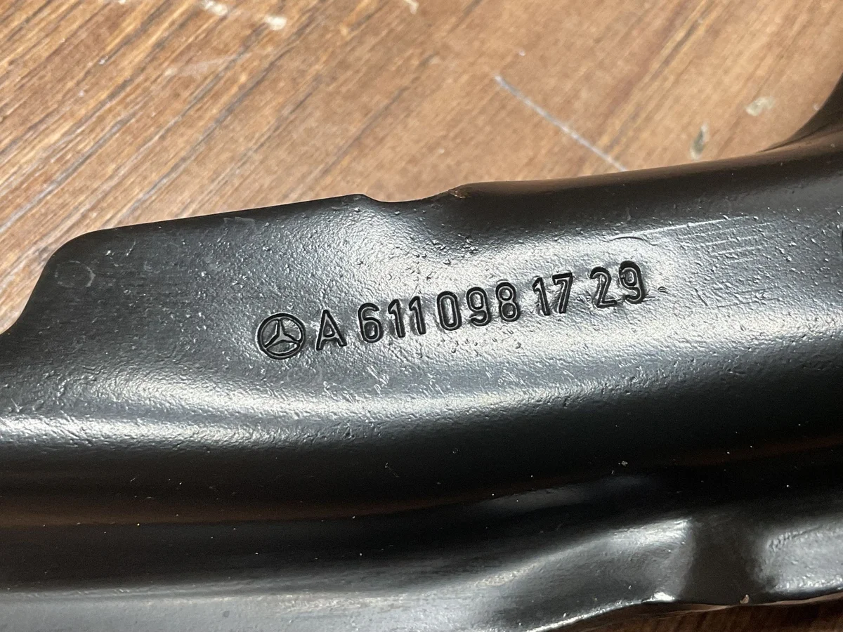 MERCEDES E W211 A6110981729 Soporte Colector image 4