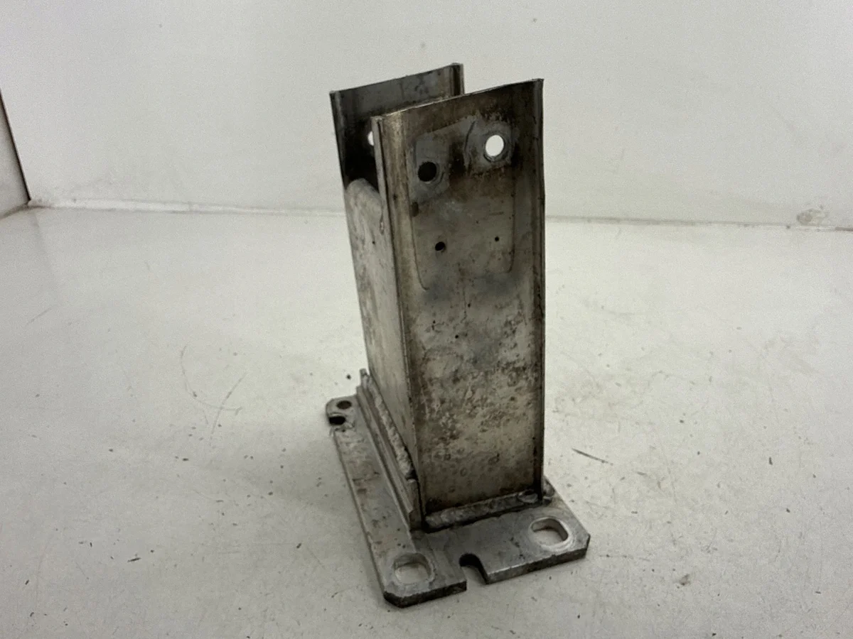 2017 Porsche Macan Front Bumper Strut 8R0807133A image 4