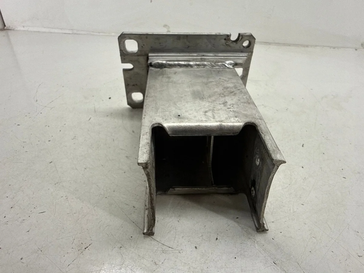 2017 Porsche Macan Front Bumper Strut 8R0807133A image 6