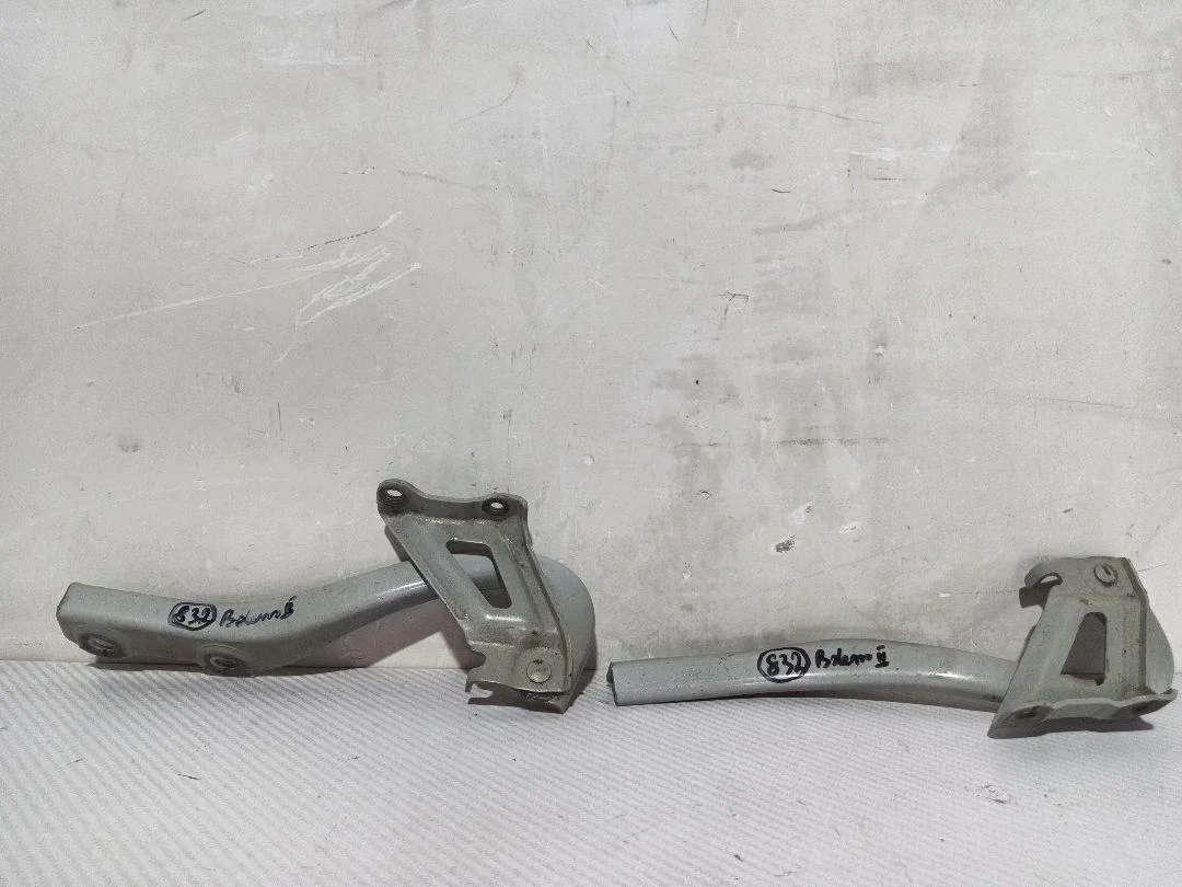 Dobradiças Capô Suzuki Baleno II Usado