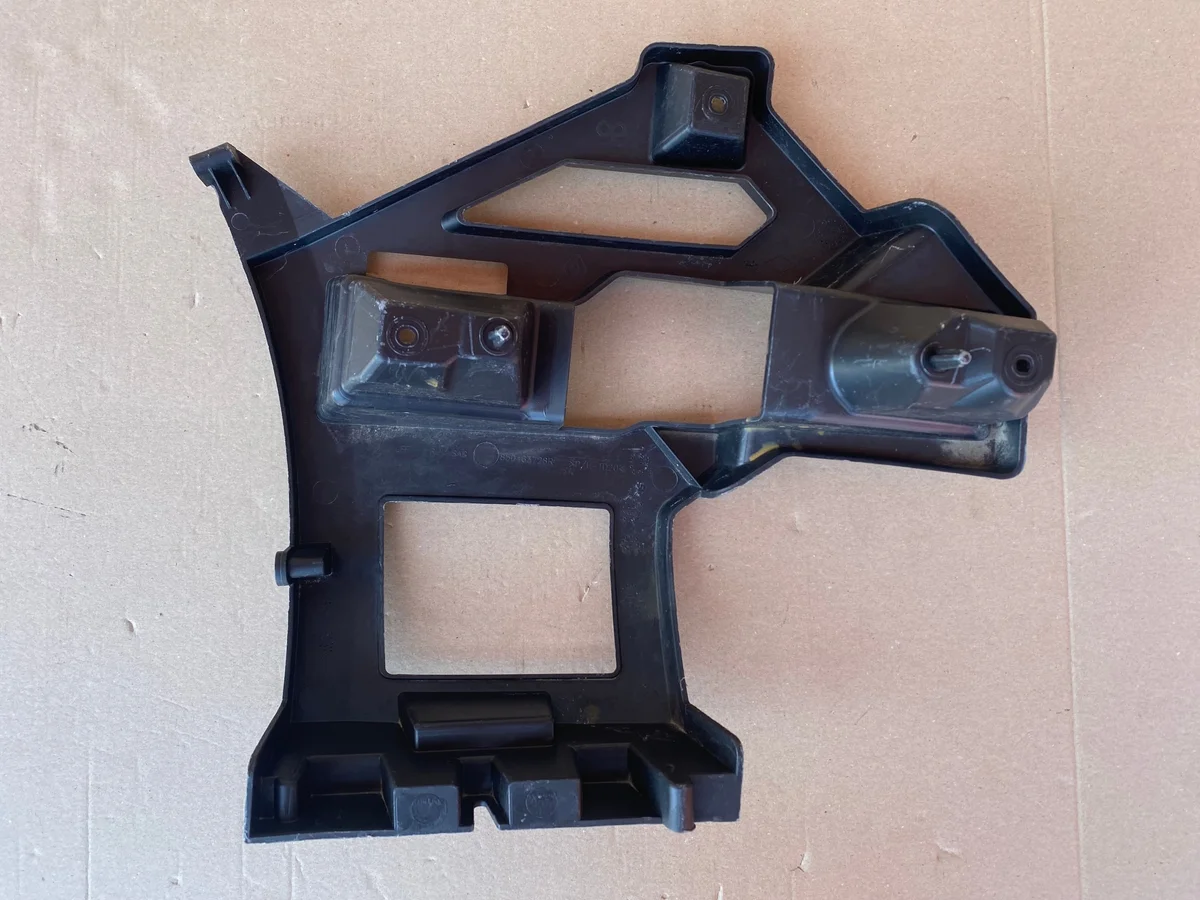 Halterung Stoßfänger Rechts Hinten Renault Megane IV image 5