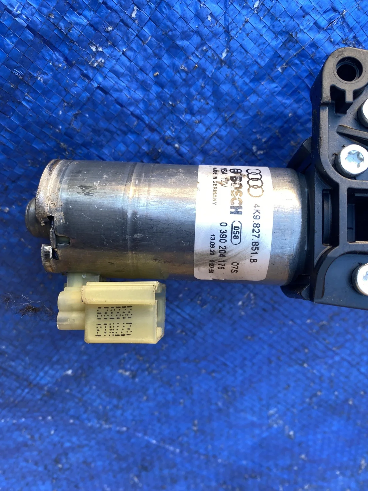 Audi A6 C8 Avant Scharnier Motor Haube gebraucht image 7