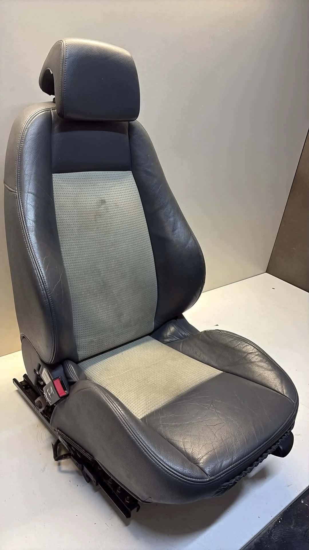 Förarstol Saab 9-3 II grå halvskinn