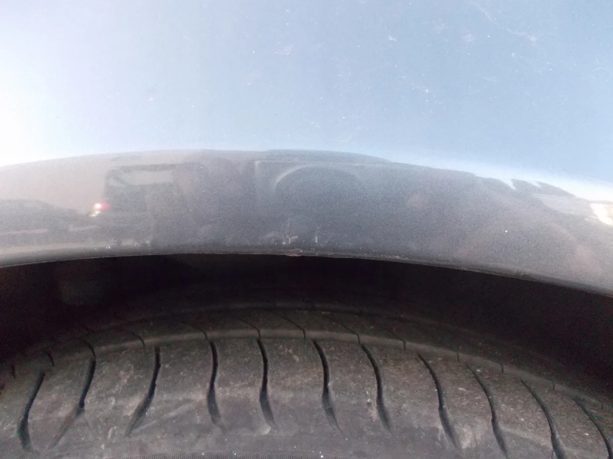 Audi A4 B6 oikea etulokasuojaläppä image 3