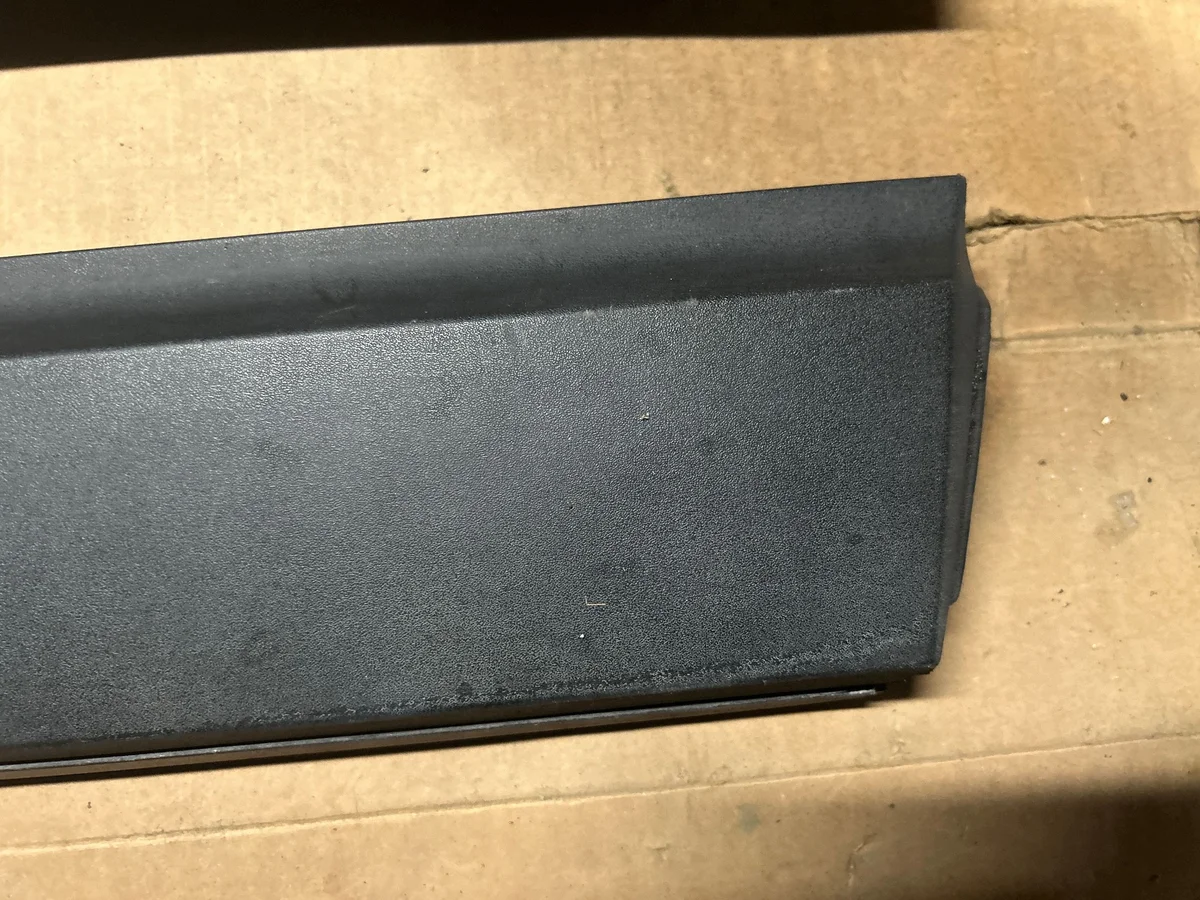 Opel Mokka B Achterdeurlijst 9841010780 image 4