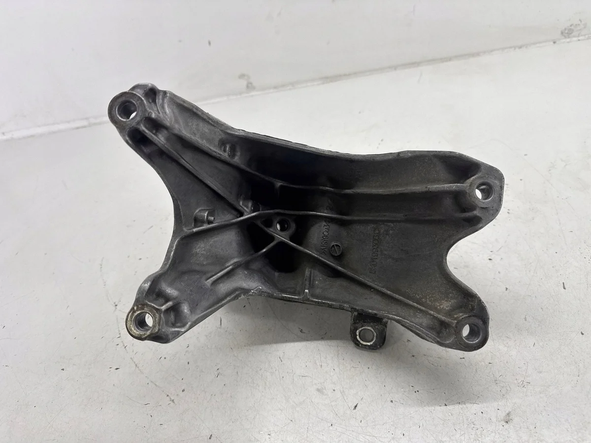 Porsche Macan 8K01993080H Supporto motore image 6