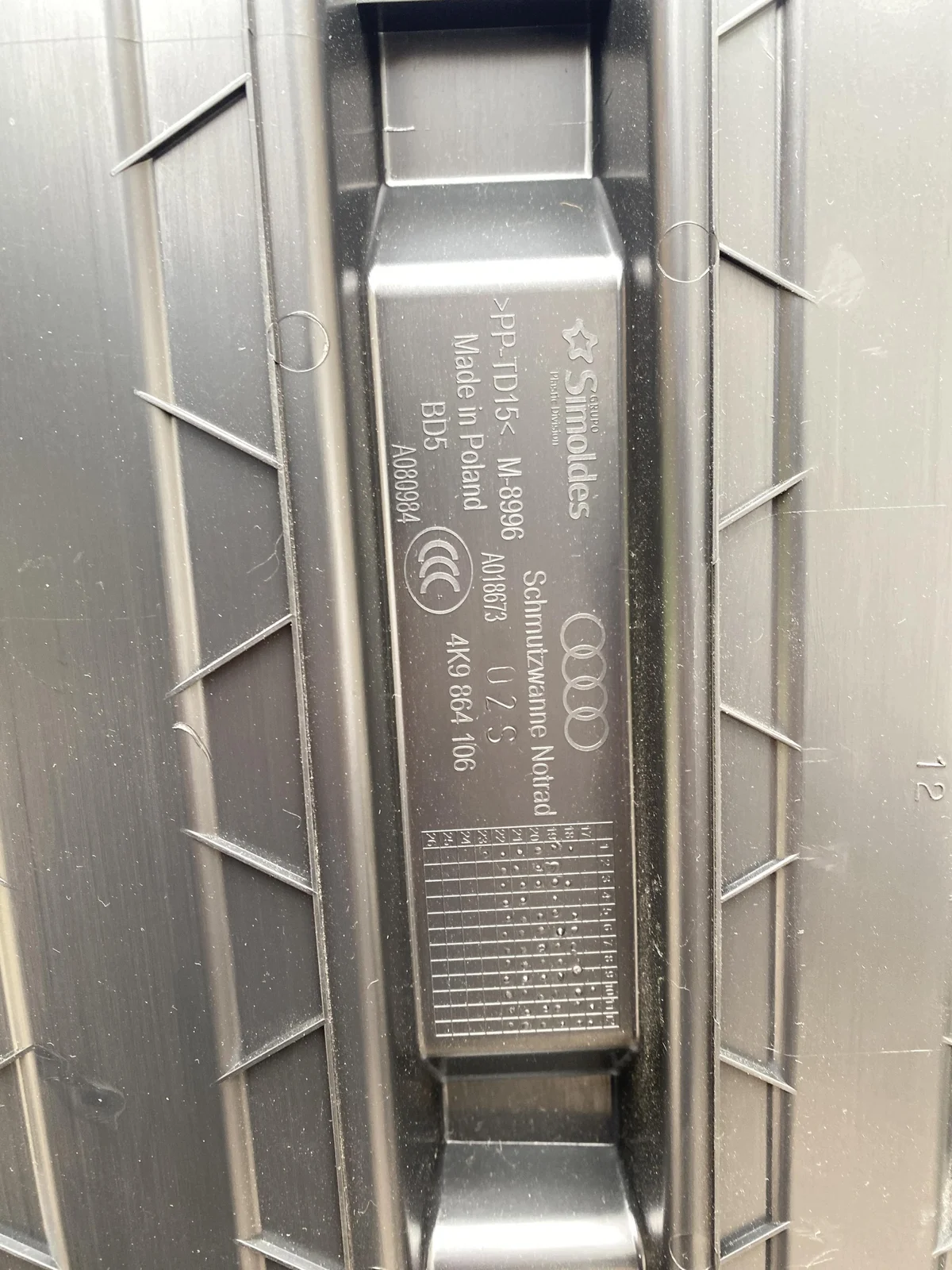 Audi A6 C8 Avant tavaratilan verhoilu image 9