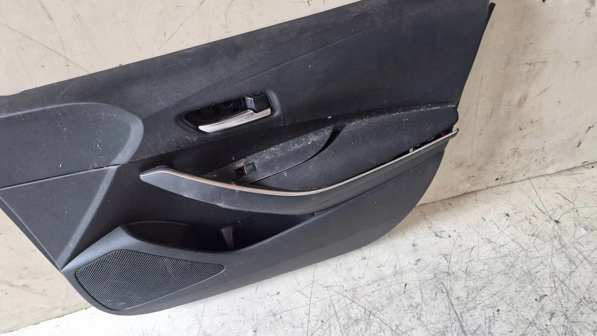 Türverkleidung rechts vorne Toyota Corolla E210 image 4