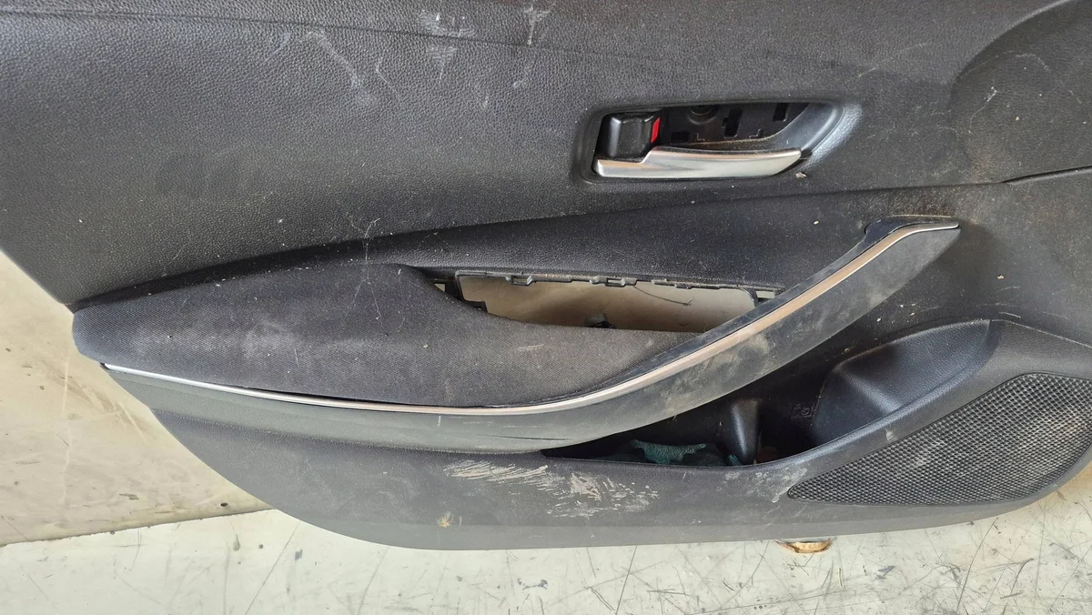 Türverkleidung links vorne Toyota Corolla E210 image 4