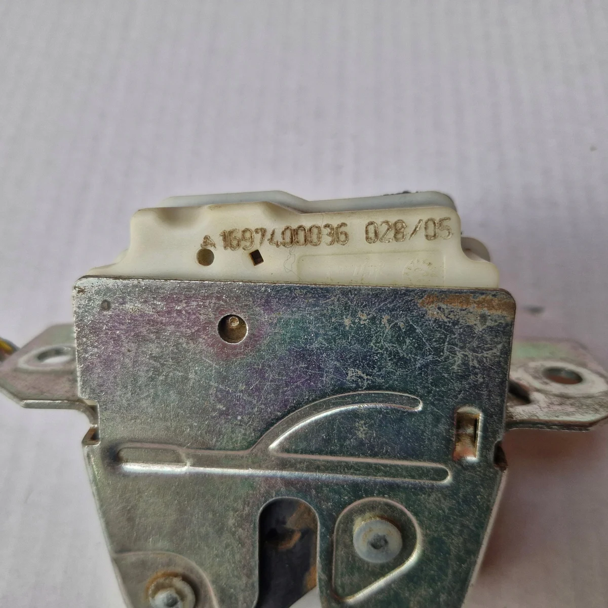 Mercedes W169 Sluiting Kofferbak A1697400036 image 3