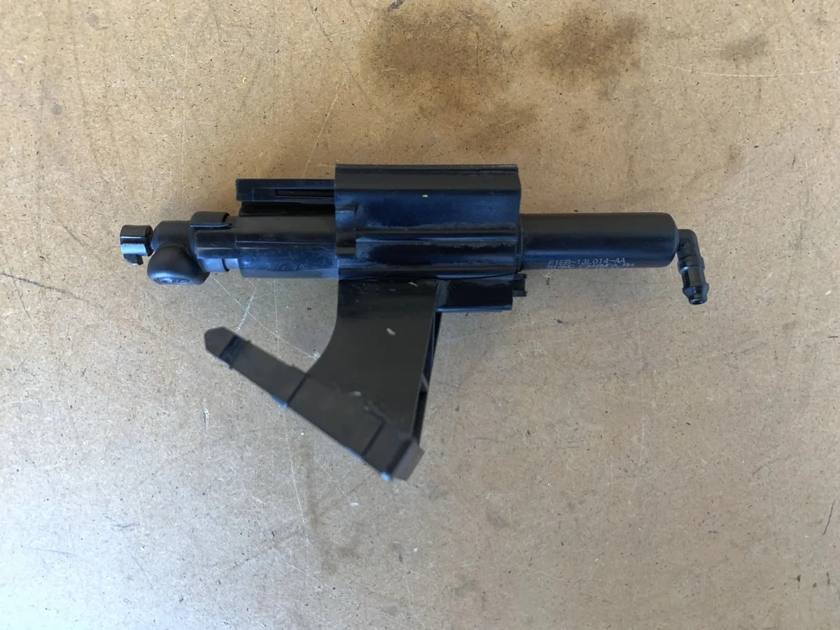 Scheinwerfer-Waschanlage Düse Rechts Ford Focus MK3 image 3